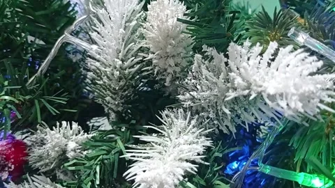Christmas ball on the background of a festive tree, vertical video. 스톡 동영상 166141250