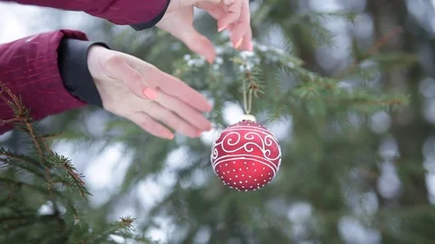 Christmas balls on the Christmas tree Vidéo 70848191