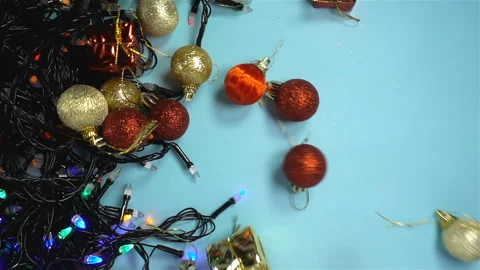Christmas balls falling in slow motion on rolled garland Stock Footage 142560309