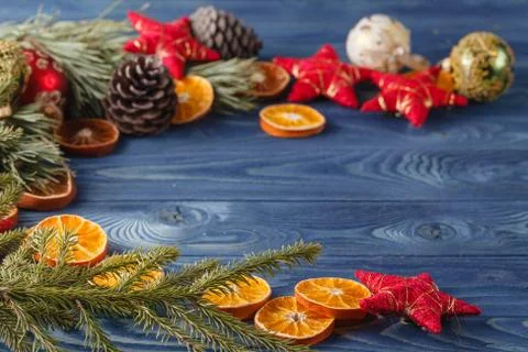 Christmas border with decorations on wooden rustic background. Happy new year Foto stock
