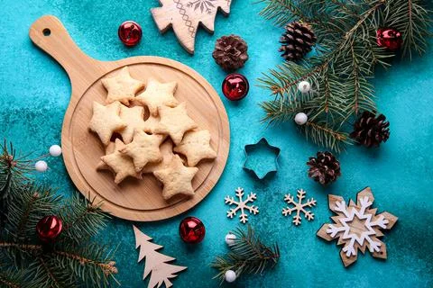 Christmas composition with biscuits on a green background. Top view Stock Photos
