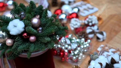 Christmas composition in dark gift box on light wooden surface table, close-up Vídeo Stock 89240187