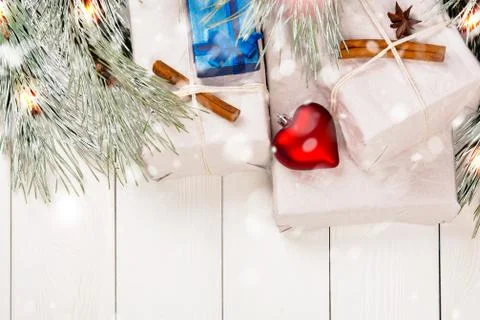 Christmas composition. gift boxes and fir branches Foto stock