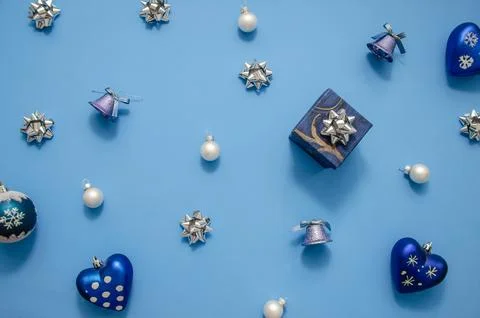 Christmas composition. A pattern of christmas balls and decorations. Foto stock