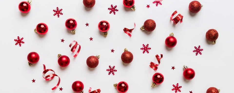 Christmas composition. a pattern of christmas balls on colored background. Fl 写真素材