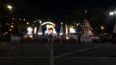 Christmas Decor on the Roadside 库存影片 326193302