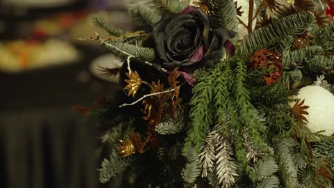 Christmas decoration with pine cones Vídeos de archivo 274490493