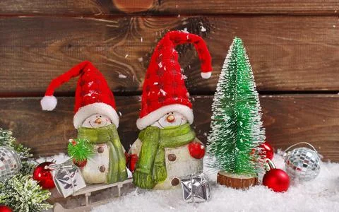Christmas decorations on rustic wood background Illustrazione stock