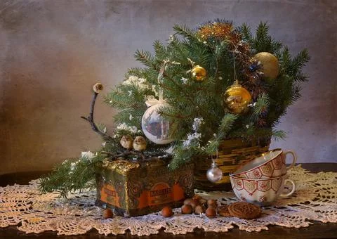 Christmas decorations on rustic wood background Illustrazione stock