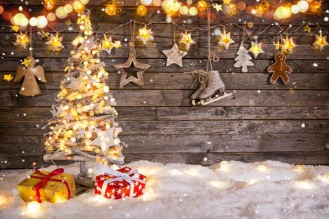 Christmas decorations on rustic wood background Illustrazione stock
