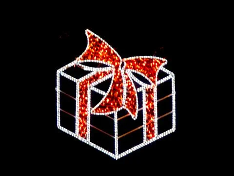 Christmas decorations in the shape of a gift box, made of lights, in Baia Mar Fotos de archivo