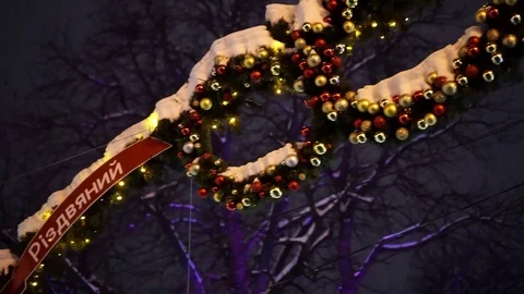 Christmas decorations. Strings of lights umbrella Vídeos de archivo 126264106