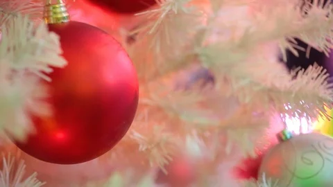 Christmas decorations on the Tree 2 Stockbeeldmateriaal 106378885