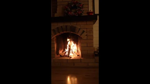 Christmas evening by the fireplace Vídeos de archivo 273195965