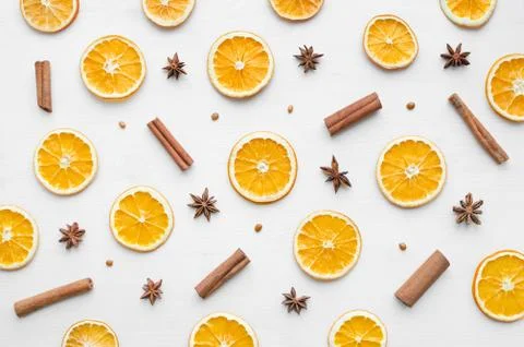 Christmas frame composition with dry oranges, cinnamon sticks and anise stars Foto stock