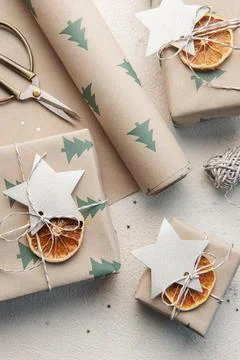 Christmas  gift boxes, clews of rope, paper's rools and decorations. Foto stock