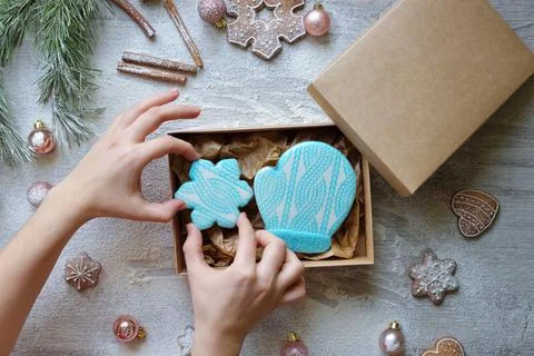 Christmas gingerbread in glaze in the form, packed in a craft box for home de Stock Photos