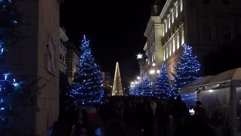 Christmas glimpse in Piazza Santa Sofia in Benevento 스톡 동영상 99535048