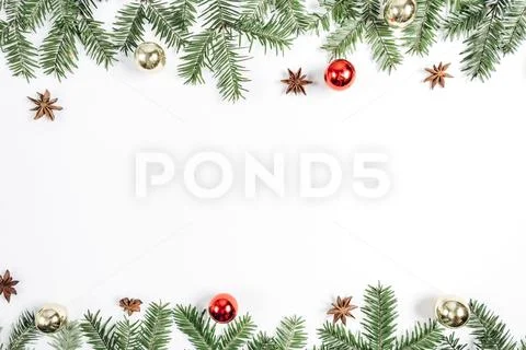 Christmas handmade gift boxes decorated with craft paper and branchon Stock-Fotos