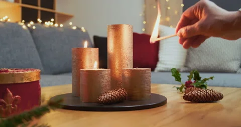 Christmas Home Decorations – Lighting the Third Candle of Advent Vidéo 323290834