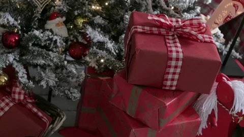 Christmas interior in the studio. large plan. Christmas red gifts Vidéo 85230697