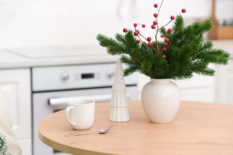 Christmas kitchen interior - ceramic vase with fur branches, ceramic christmas Foto stock