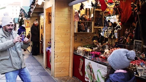 Christmas market scene Video stock 106944121