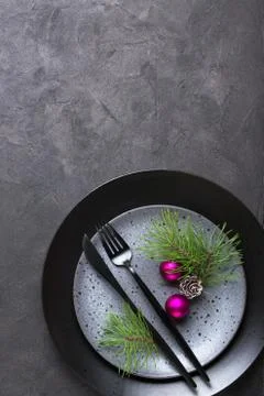 Christmas menu concept . Flat lay with Xmas decorations, dark plates, Foto stock