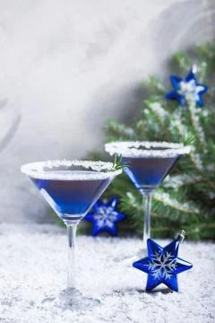 Christmas party composition with two drinks in blue colors snow Foto stock