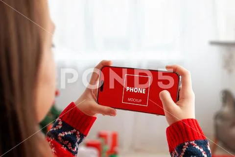 Christmas phone mockup in outdoor setting PSD Template