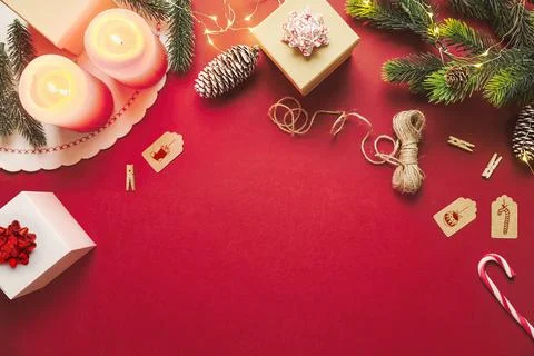 Christmas red background with copy space. Merry Xmas rustic decor stuff and w 스톡 사진