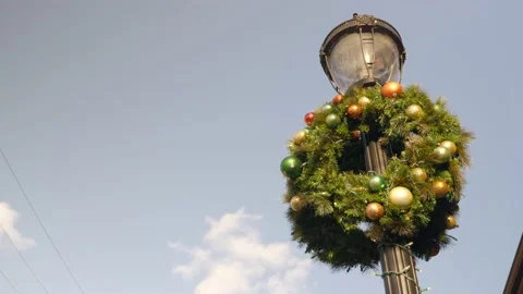Christmas reef on lamppost daytime 動画素材 144064780