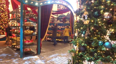 Christmas store decoration Stockbeeldmateriaal 32867244