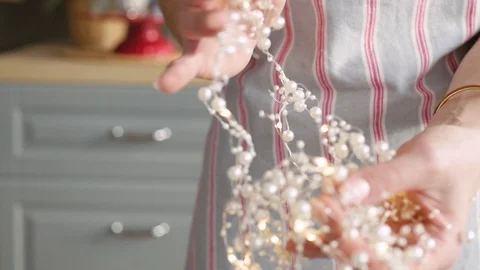 Christmas table decoration. festive table setting. Female hands decorate the 動画素材 122685272