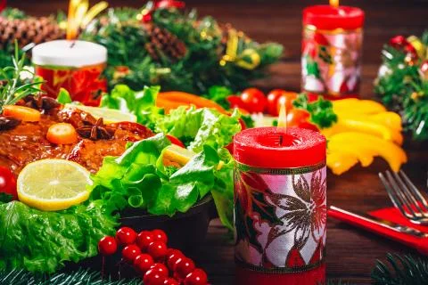 Christmas table dinner time with roasted meats, candles and New Year dcor. Ba Foto stock