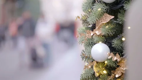 Christmas Time in the city concept: decorations, lights, cities, festivities Vídeo Stock