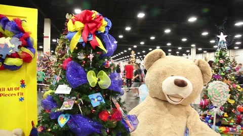 Christmas tree and bear Vídeos de archivo 45733901