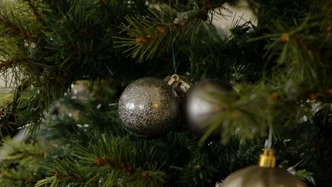 Christmas tree and decorations close up tilt Vídeos de archivo 122399702