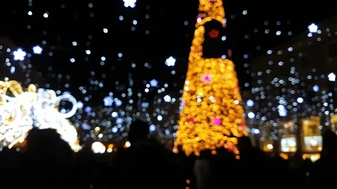 Christmas tree and lights in the square, footage with blurred effect Video stock 122060295