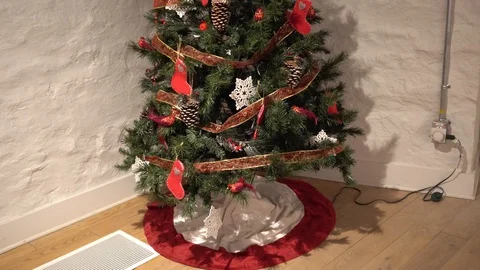A Christmas Tree Behind a White Wall 스톡 동영상 127785668