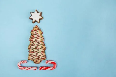 Christmas tree biscuit on blue background - top view with copy space Stock Photos