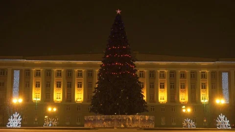 Christmas tree blinking at night 스톡 동영상 80793572