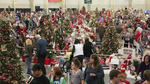 Christmas tree browsing from above Vídeos de archivo 45733910