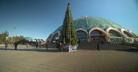 Christmas tree at the Chorsu bazaar dome in the old town of Tashkent Stock Footage 122054407