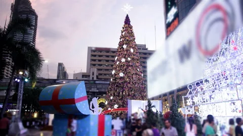 Christmas tree in city Stock Footage 59731726