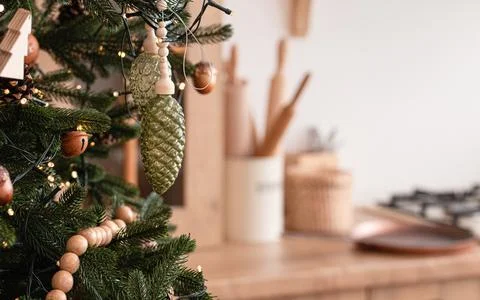 Christmas tree close-up on kitchen copy space Foto stock