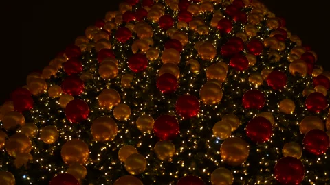Christmas tree decorated with lights and balls 库存影片 333002772