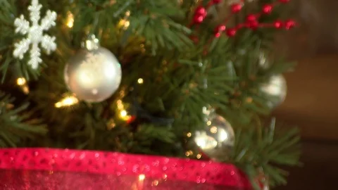 Christmas Tree Decorations Blur to Focus 3 動画素材 83323824