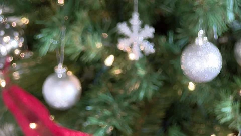 Christmas Tree Decorations Blur to Focus 1 動画素材 83324033
