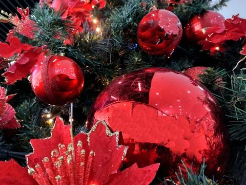 Christmas tree with decorations - close up view Stockfoto's
